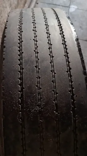 1 Pneu 215/75/17.5