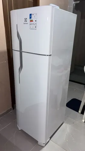 Geladeira nova Apenas 3 meses de uso com nota fiscal e garantia de loja