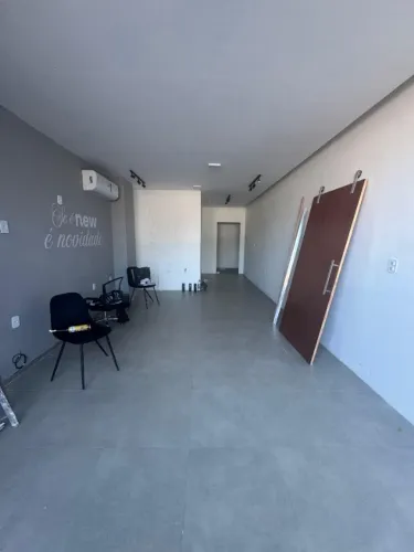 LOJA com 52 m², em galeria comercial na Av. Fernandes lima