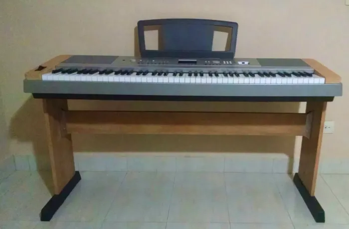 Piano Digital Yamaha DGX 640