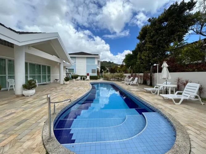 Imóvel para aluguel possui 68 metros quadrados com 2 quartos em Canasvieiras - Florianópol