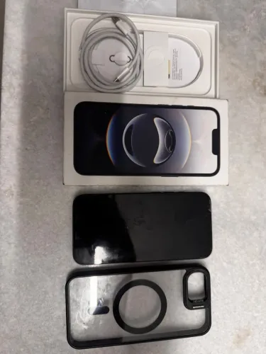 iPhone 16e