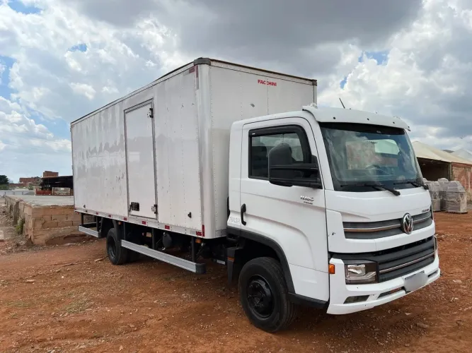 VOLKSWAGEN 11.180 DELIVERY 2020/21 BAÚ
