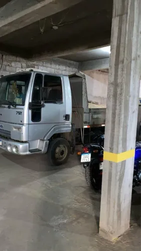 Caminhão caçamba 