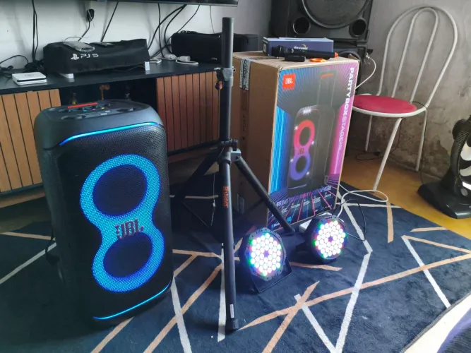 Caixa de Som JBL 320