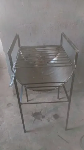 Churrasqueira com fundo de inox