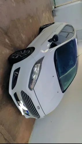 Ford Fiesta 1.6 16V Flex Aut. 5P 2015