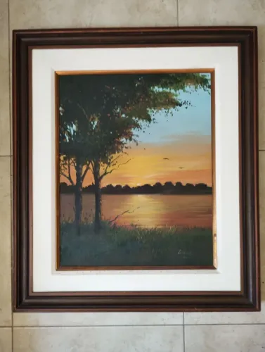 Quadro pintado com moldura em madeira