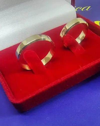 Alianças Noivado Casamento Ouro 18 Kilates Peso 6 Gramas 5 mm Detalhes de Kina