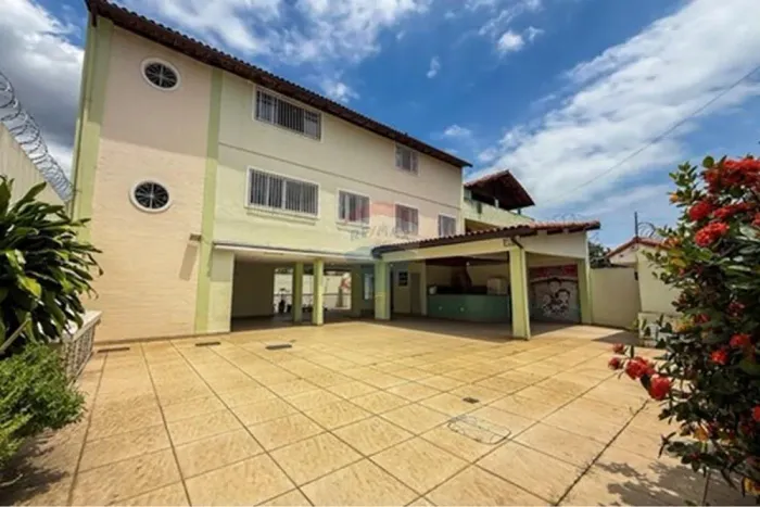 Prédio à venda, com terreno de 365 m², 2 apartamentos amplos, por R$ 800.000, na Taquara, 