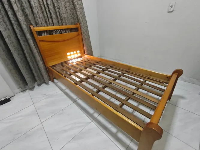Cama de madeira tradicional