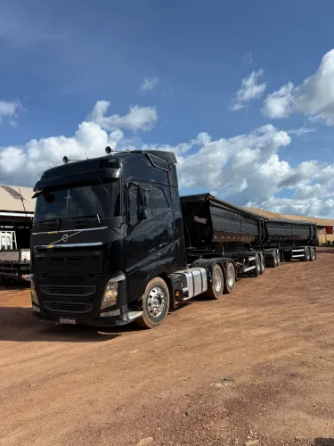 CAMINHÃO VOLVO 540 6x4 COM RODOCAÇAMBA 