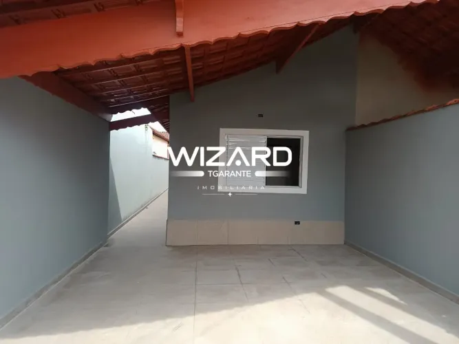 Casa para venda de 162m² com 3 quartos, piscina e 2 vagas em Mongaguá/SP