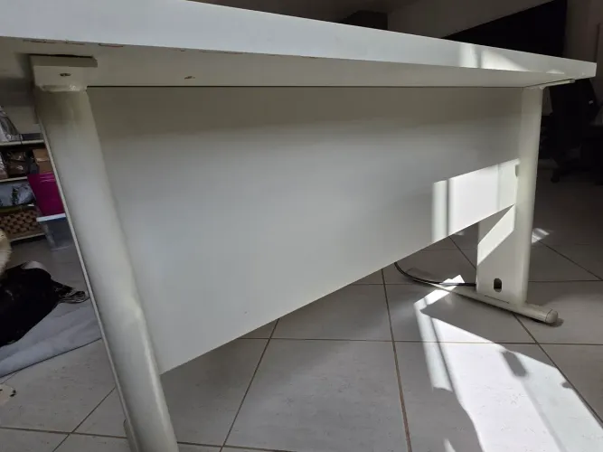 Mesa escritório escrivaninha com tomadas base ferro muito forte 120x60cm