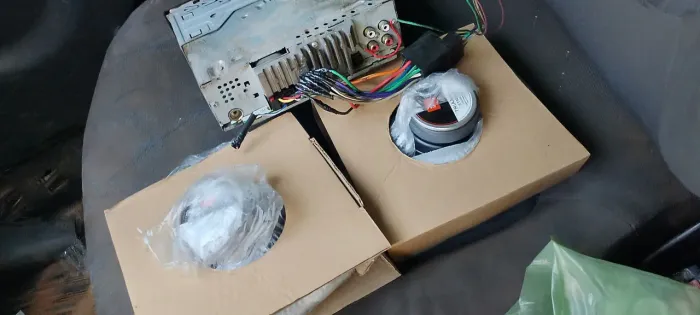 Vendo toca cd Pioneer mitrax com par de JBL novos na caixa valor 200$