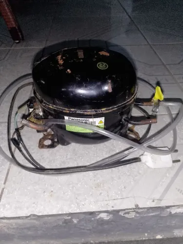 Compressor de ar, funcionado perfeitamente. Voltagem 220.