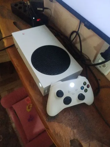 Xbox séries s em excelente estado.