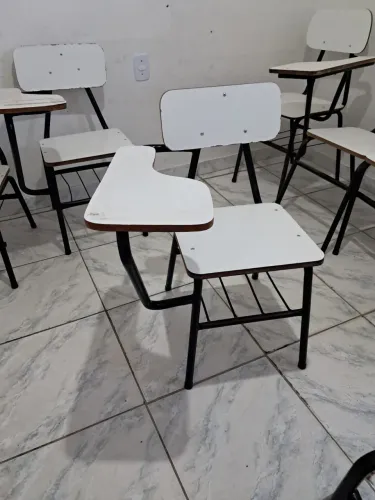 Vende-se cadeiras universitárias 