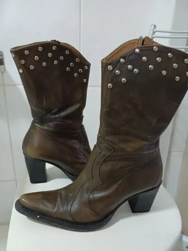 Bota em couro