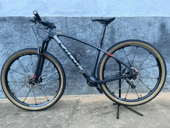 Bicicleta Caloi Elite Carbon Racing