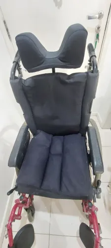 Vendo cadeira de rodas