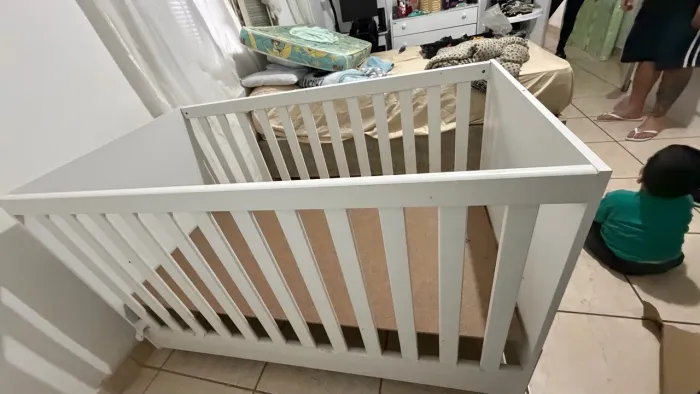 Berço infantil branco acompanha colchão - ótimo estado