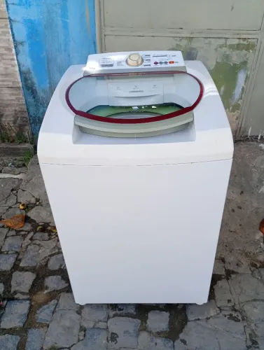 Máquina de lavar roupa funcionando perfeitamente 