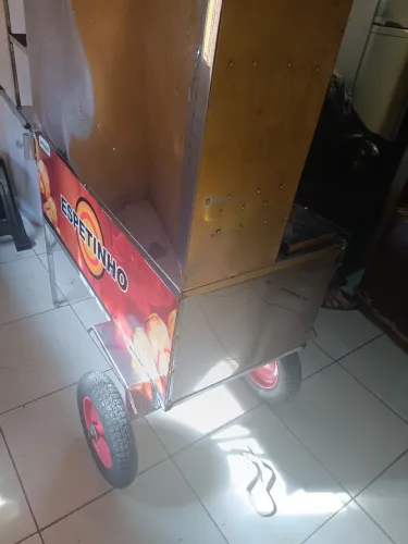 Vende-se um carrinho de espetinho semi nova foi usada apenas duas vezes