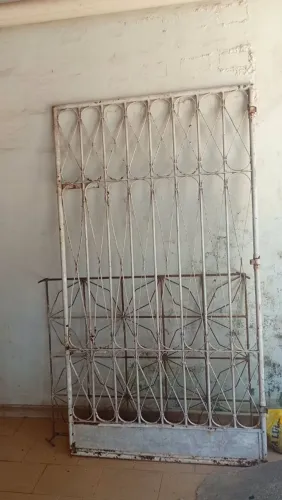 Vendo portão e janela em grade