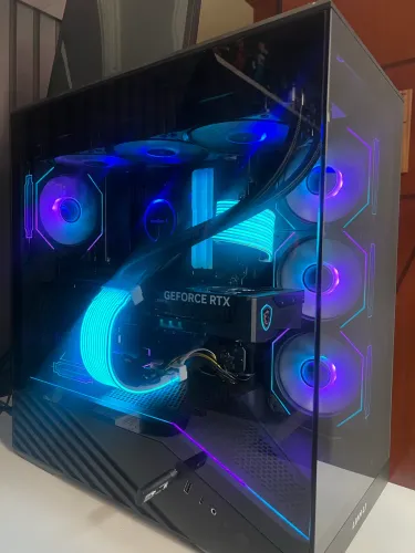 PC gamer Ryzen 7 5700x3d, RTX 5070 Asus trio, 32Gb ram