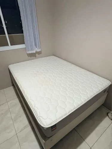 Cama de casal praticamente nova com 8 meses d uso