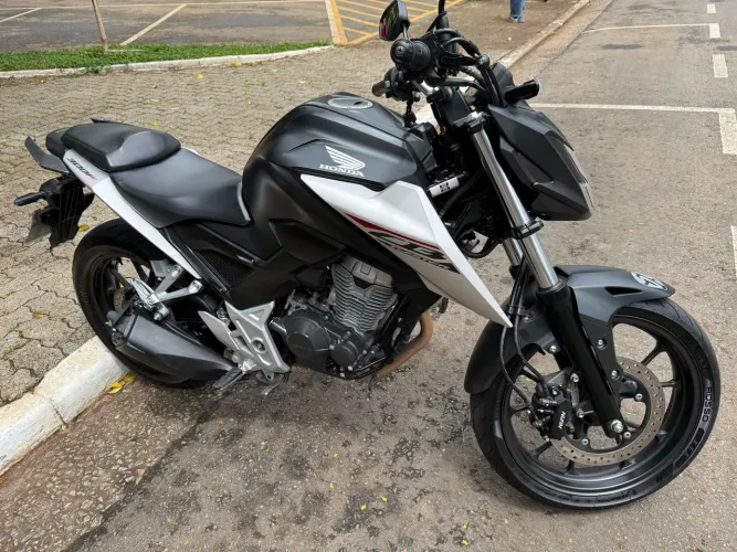 Honda CB 300F Twister 2025/2026 | 6.800 km