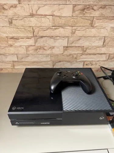X box one 500gb + 1 controle + 3 jogos