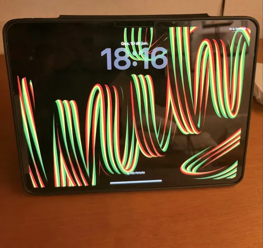 iPad 13 pro M5, 256gb com 13 polegadas de tela, impecável, 9 mil reais.
