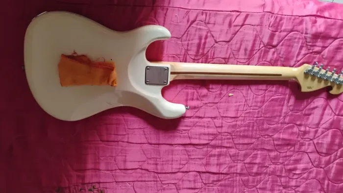 Guitarra Tagima E2 com Fleor molas gotoh 