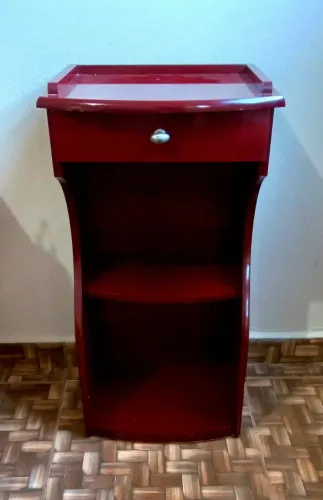 Vende-se mesa para decoração com gaveta
