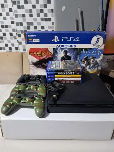 Vendo PlayStation 4 com 4 jogos funcionando perfeitamente HD de 1TB e 3 controles