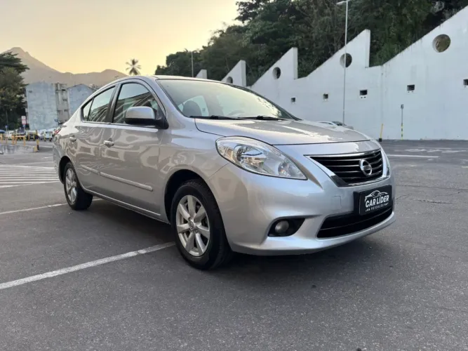 Nissan Versa SL 1.6 16V Flexstart 4P Mec. 2013