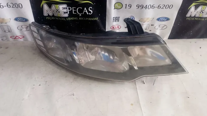 Farol Kia cerato direito 