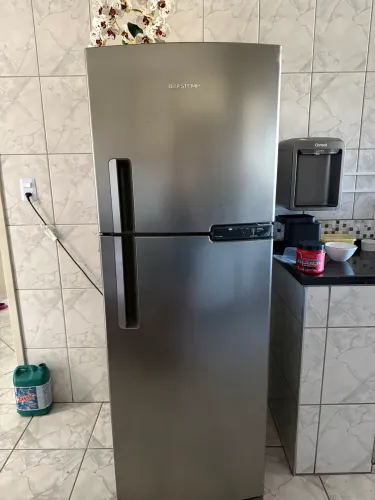 GELADEIRA MUITO NOVA
