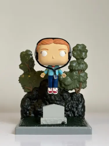 Funko Pop moment Stranger Things Max at Cemetery 1544