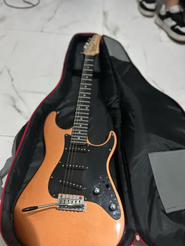 Guitarra seizi katana yoru Sss