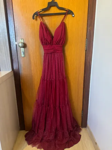 VESTIDO DE FESTA LONGO VERMELHO COM BRILHO