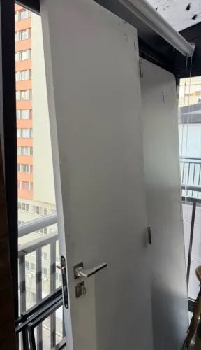 Porta de Madeira Maciça Branca com Fechadura e Maçaneta