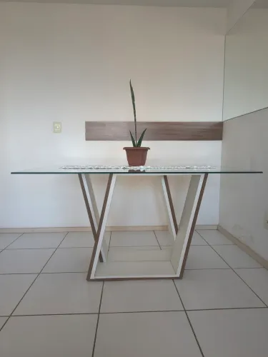 Mesa com tampo em vidro temperado 8mm