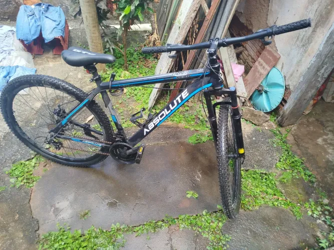 Bicicleta absolute aro 29 alumínio freio a disco acompanha cadeado, descanso, porta garraf
