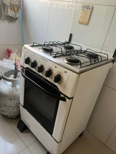 Vendo fogão(não vendo o botijão de gás não )