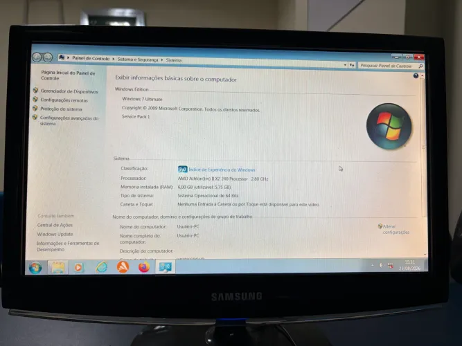 Computador desktop com monitor
