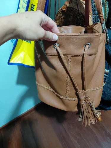 Bolsa de lado, courino.