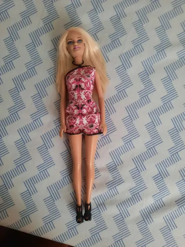 Boneca Barbie Fashion fabricada pela Mattel. 
